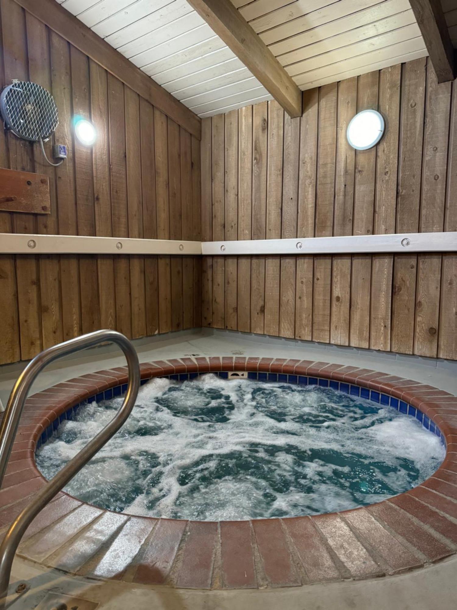 Nampa Inn & Suites Экстерьер фото